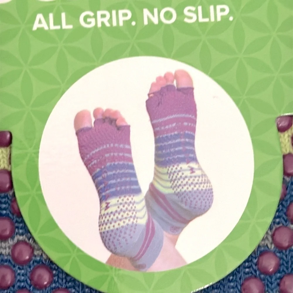 Gaiam Yoga Socks No Slip Grip Toeless Purple Size Small / Medium New In Package